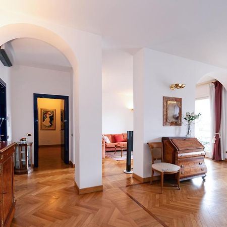 Como City View Apartment Bagian luar foto