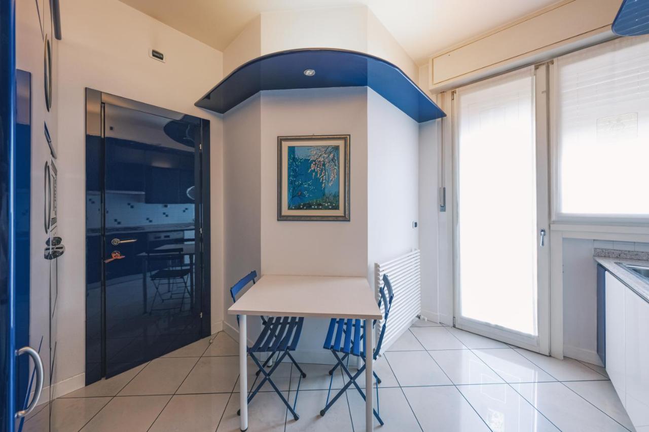 Como City View Apartment Bagian luar foto