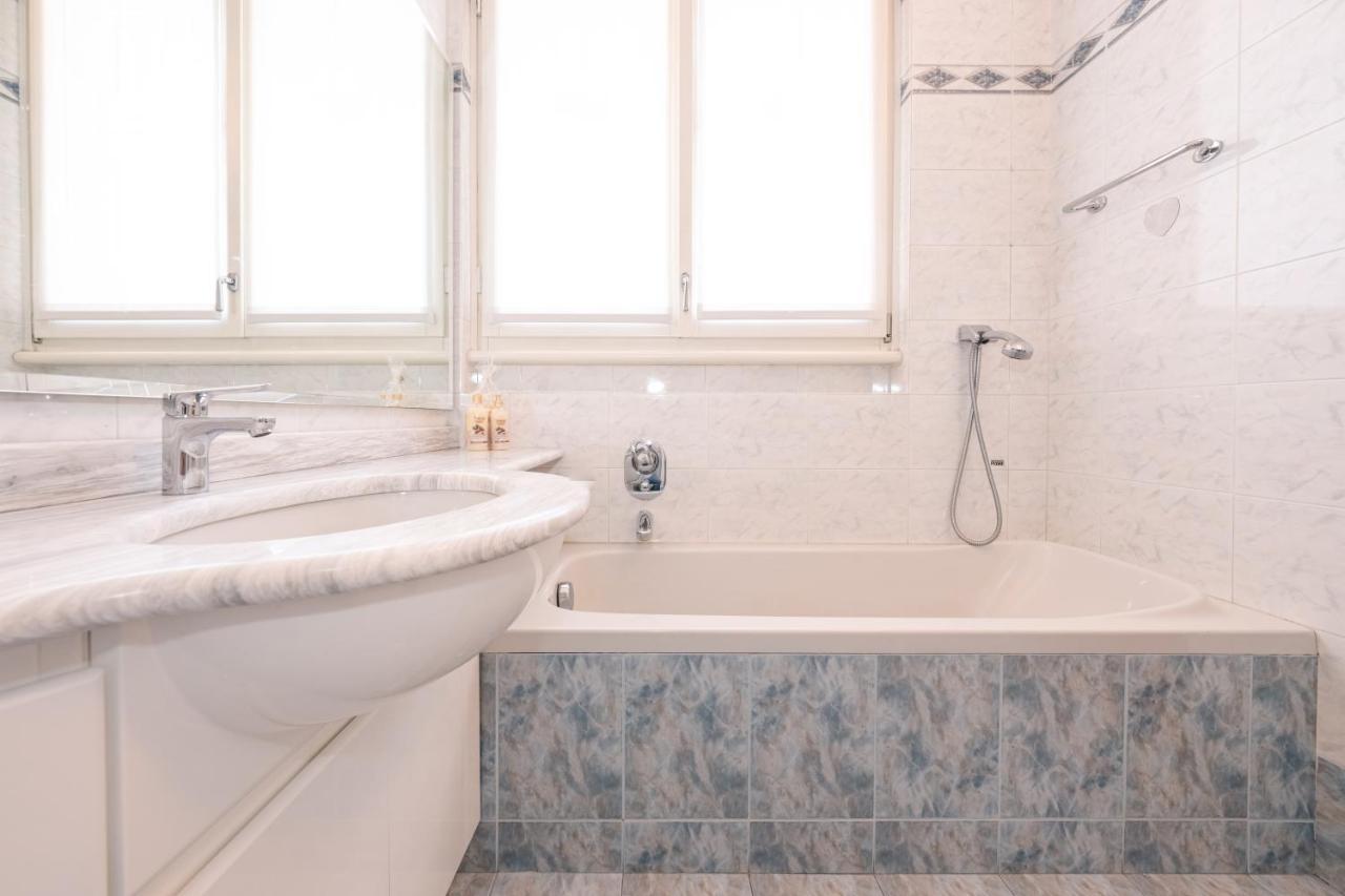 Como City View Apartment Bagian luar foto