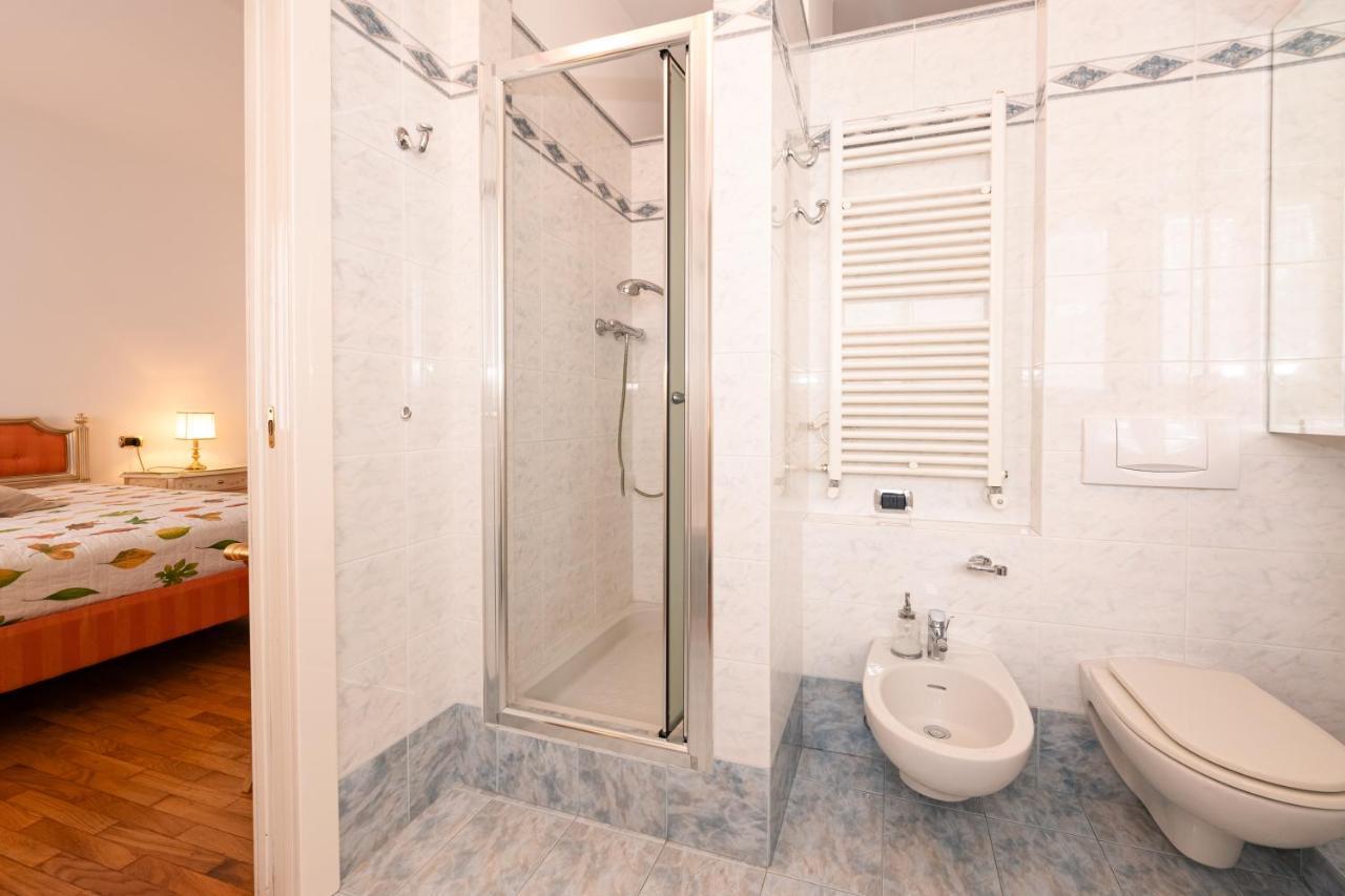 Como City View Apartment Bagian luar foto